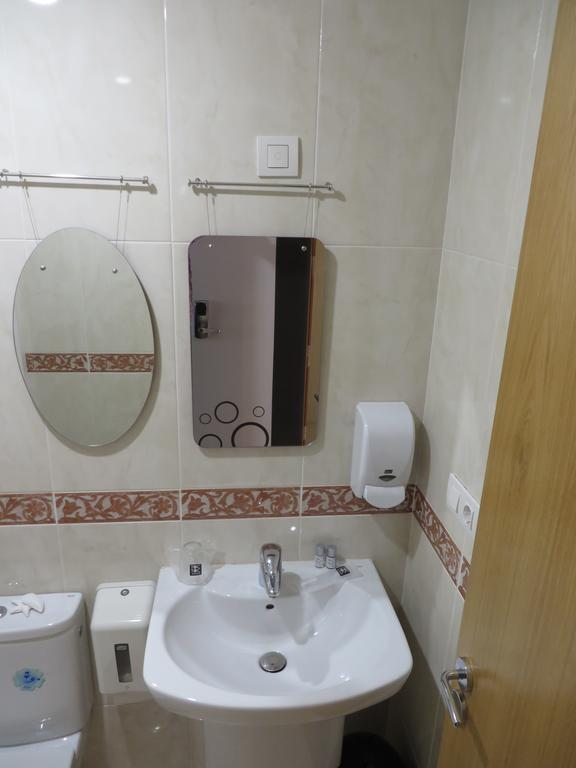 א-קורוניה Toctoc Rooms מראה חיצוני תמונה