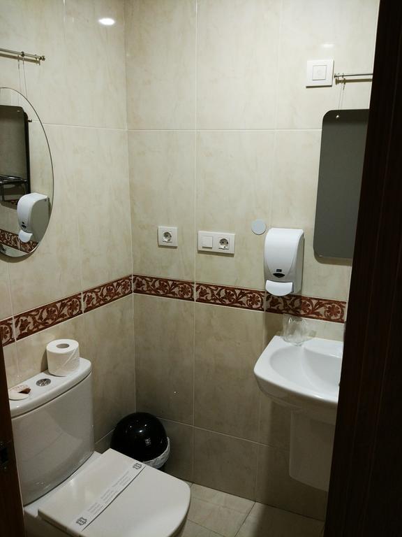 א-קורוניה Toctoc Rooms מראה חיצוני תמונה